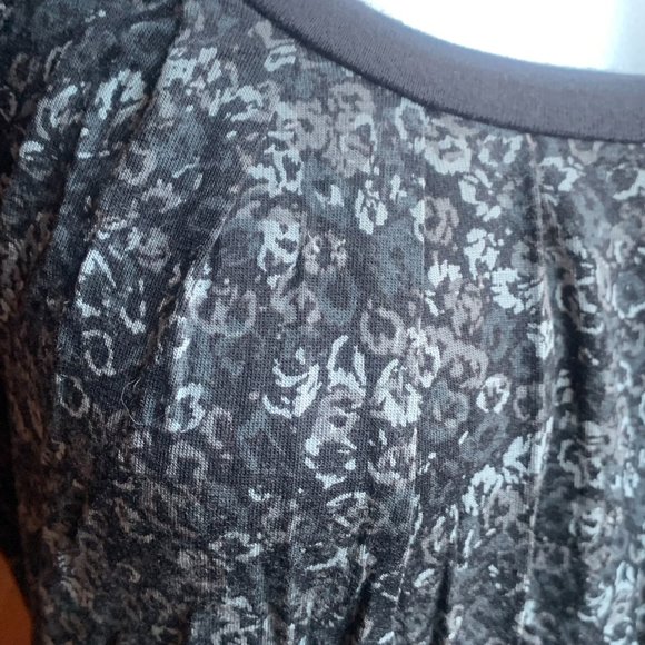 ELLEN TRACY Black Gray Abstract Print Knit Top S - Picture 3 of 4